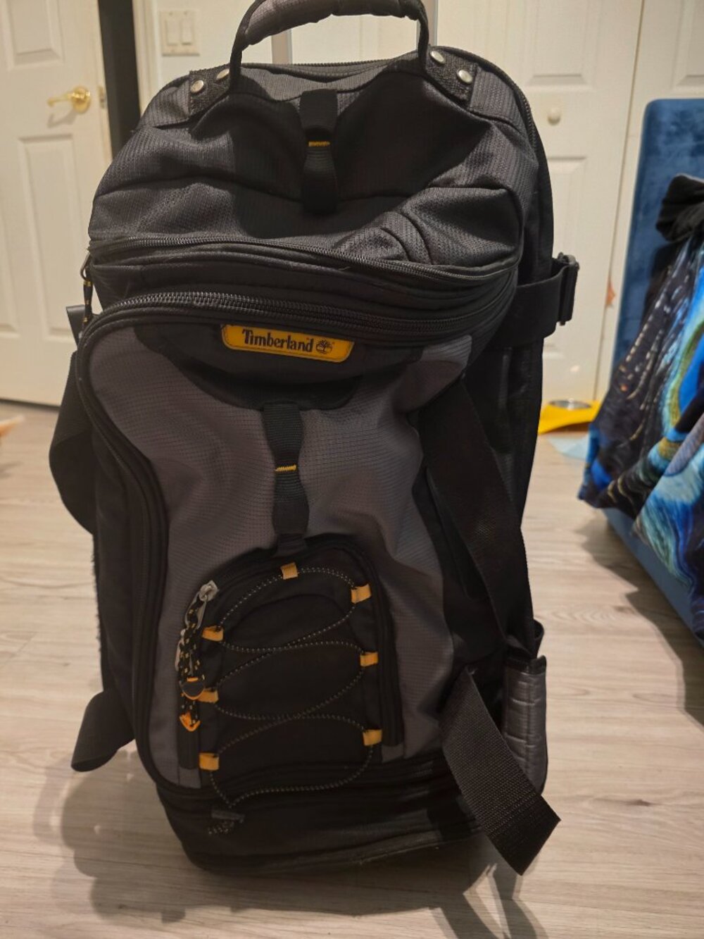 Timberland rolling luggage bag - Black, sturdy, large compartments